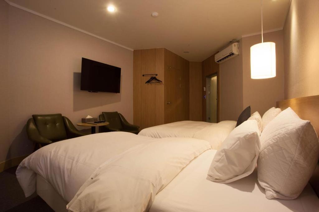 Centralperson Pyeongtaek Hotel Dış mekan fotoğraf